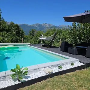 Chambre Privée, Sauna, Calme, Parking Privé, Cloturé Adossé à La Forêt, Magnifique Vue Dominante Sur La Et Les Montagnes, Piscine Et Jacuzzi Partagés Non Privatifs En été Gap